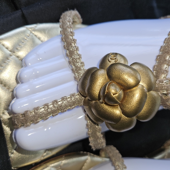 Chanel Camellia Thong Sandals Size 11 - Picture 8 of 11